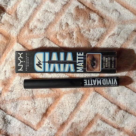 NYX LIMITED EDITION WEDNESDAY CELLO EYELINER LIP OIL BLUSH & BLACK LINER - Picture 14 of 15